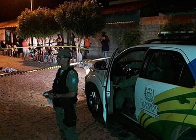 Vítima morreu no meio da rua