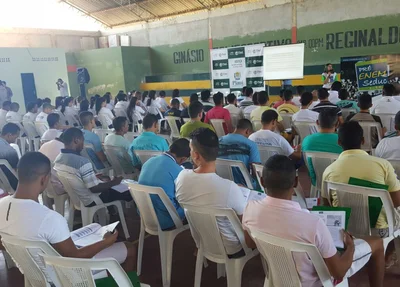 Detentos participam de revisão para Enem 2016
