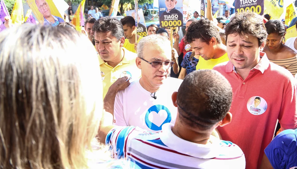 Firmino Filho faz caminhada na Avenida Principal do Parque Piauí 
