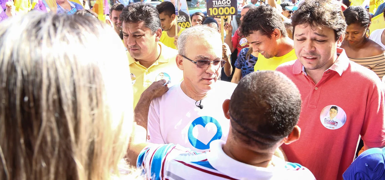 Firmino Filho faz caminhada na Avenida Principal do Parque Piauí 