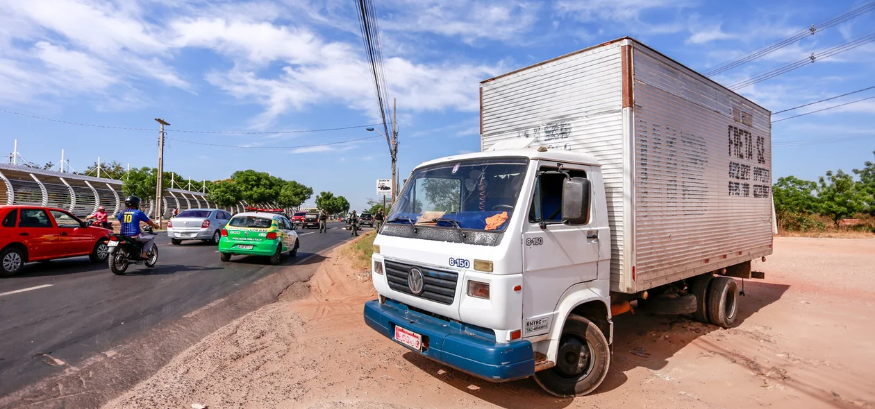 Caminhão que causou o  acidente