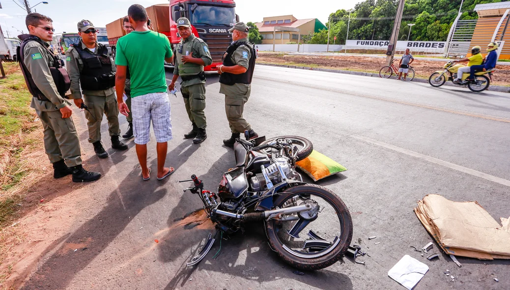 Policiais prestaram socorro ao policial Acidentado