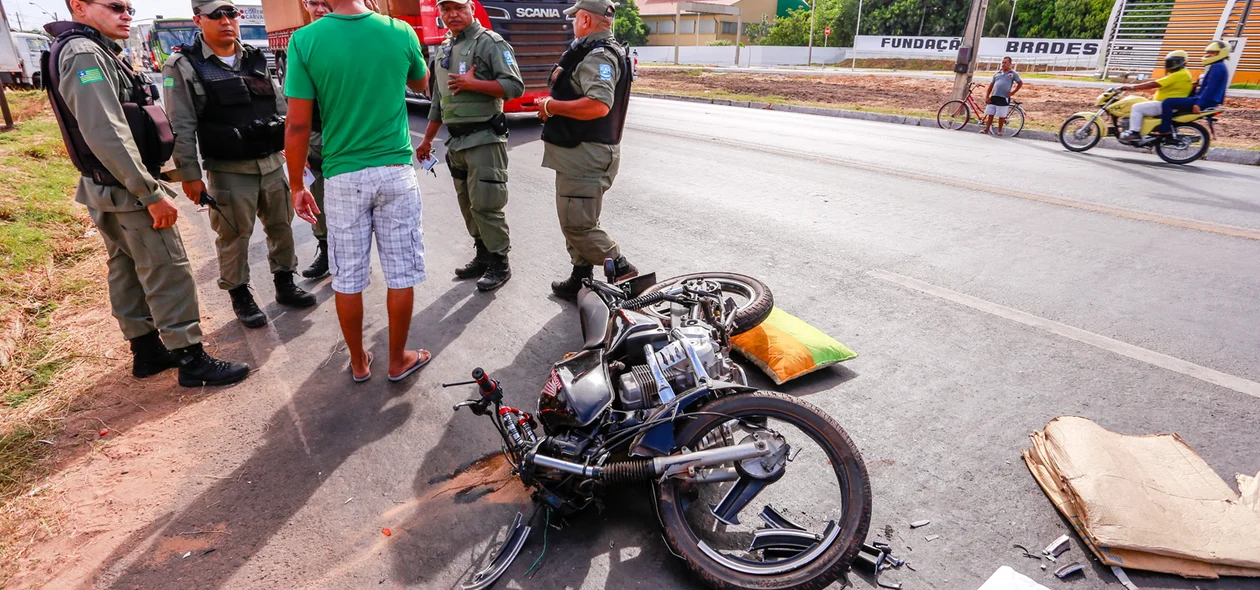 Policiais prestaram socorro ao policial Acidentado