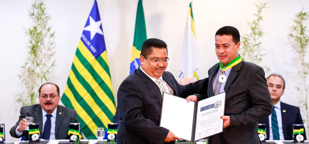 Bartolomeu Almeida Recebe medalha do colar do mérito