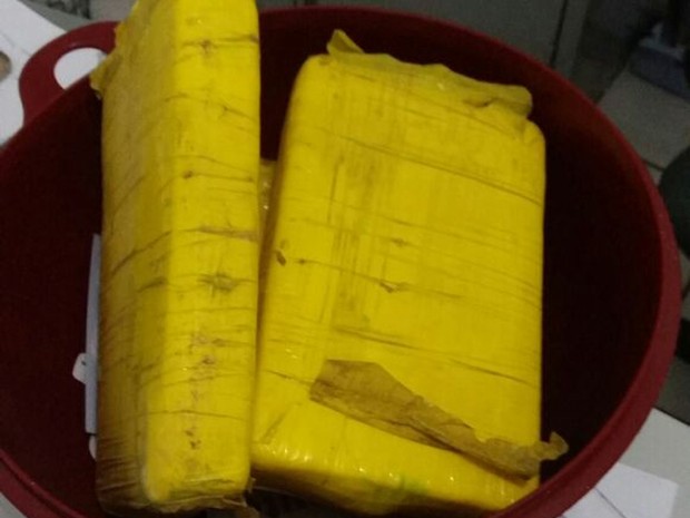Cocaína e skank apreendida no apartamento do suspeito