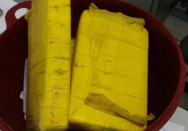 Cocaína e skank apreendida no apartamento do suspeito