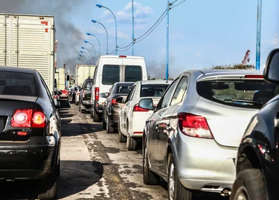 Congestionamento dificulta o trânsito na Ponte Wall Ferraz