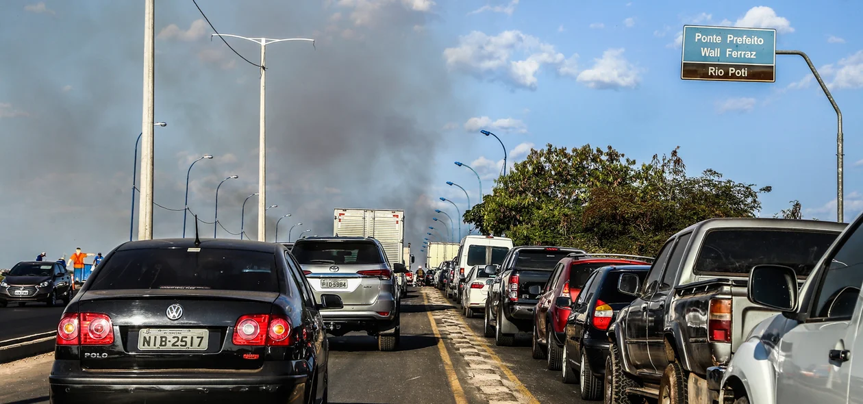 Congestionamento na Ponte Wall Ferraz