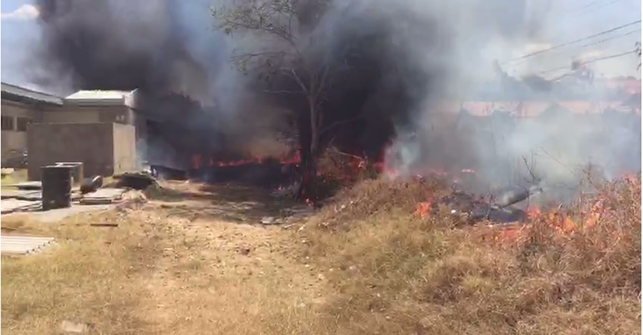 Incêndio atinge obra de creche na zona leste da Capital