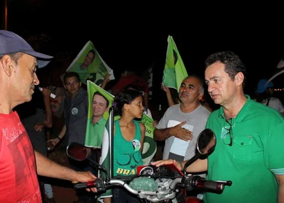 Candidato Júnior Nobre escuta os eleitores