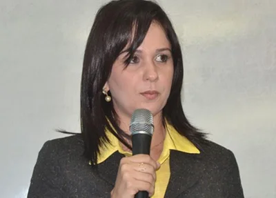 Débora Renata 