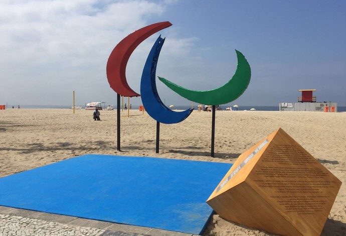 Símbolo da Paralimpíada é inaugurado em Copacabana