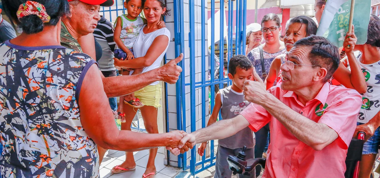 Amadeu campos em visita ao bairro mocambinho