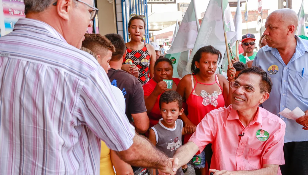 Amadeu é bem recepcionado no bairro mocambinho