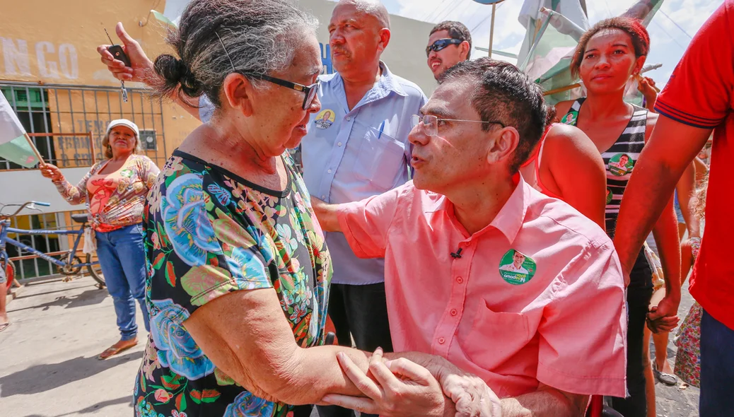 Amadeu recebe apoio dos moradores do mocambinho