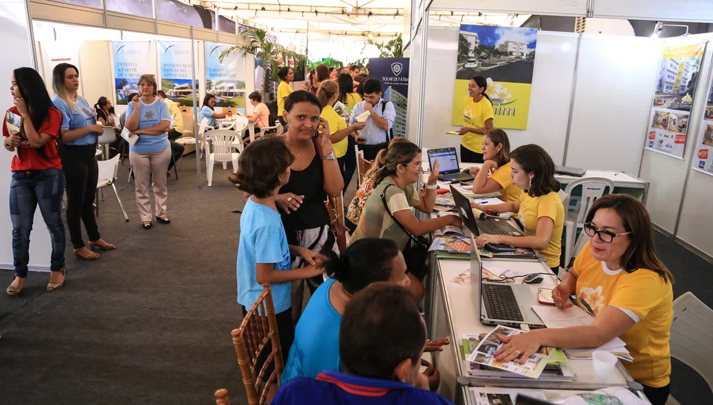 Muita gente no 1º Feirão de Imóveis do Servidor Publico