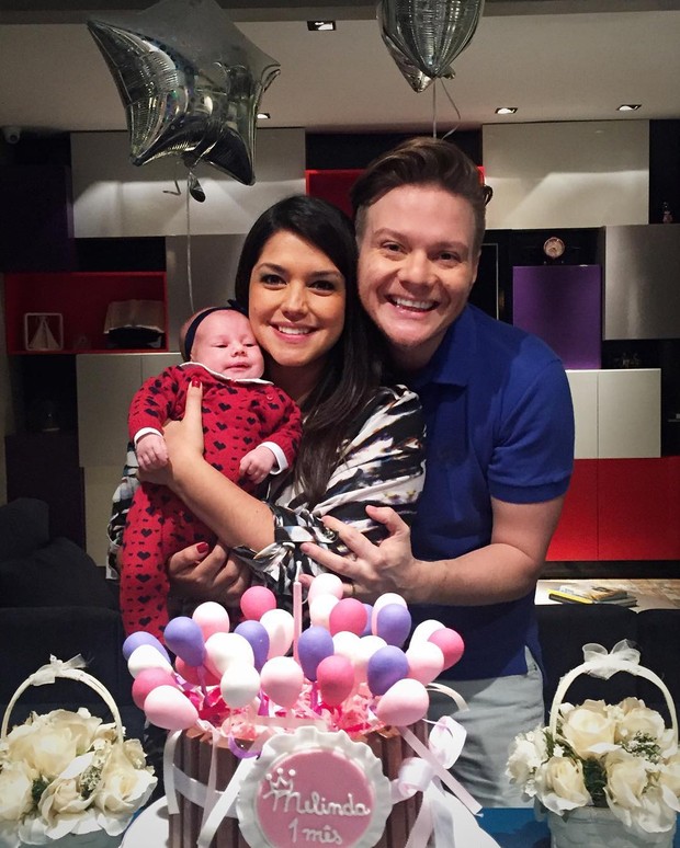 Thais Fersoza e Michel Teló comemoram 1 mês de Melinda