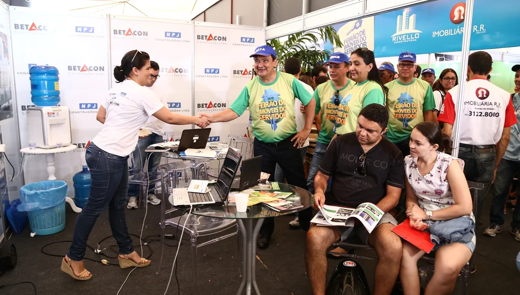Wellington Dias visita stands no 1º Feirão de Imóveis do Servidor Publico