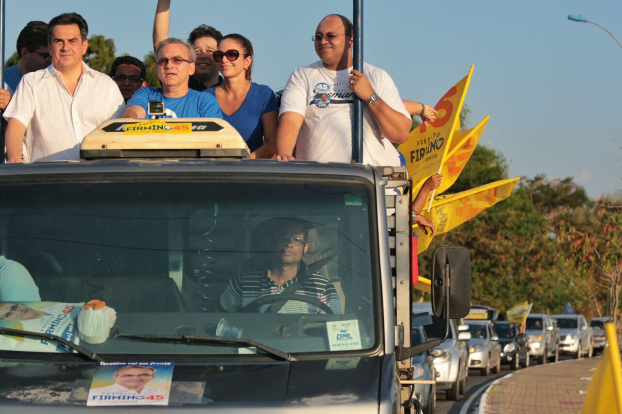 Ciro Nogueira em carreata com Firmino Filho
