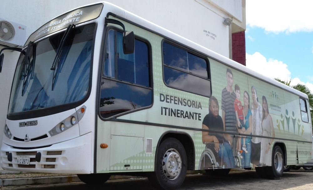 Ônibus da Defensoria Itinerante que percorre todo o Piauí 