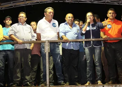Gil Paraibano participa de comício em Valparaiso