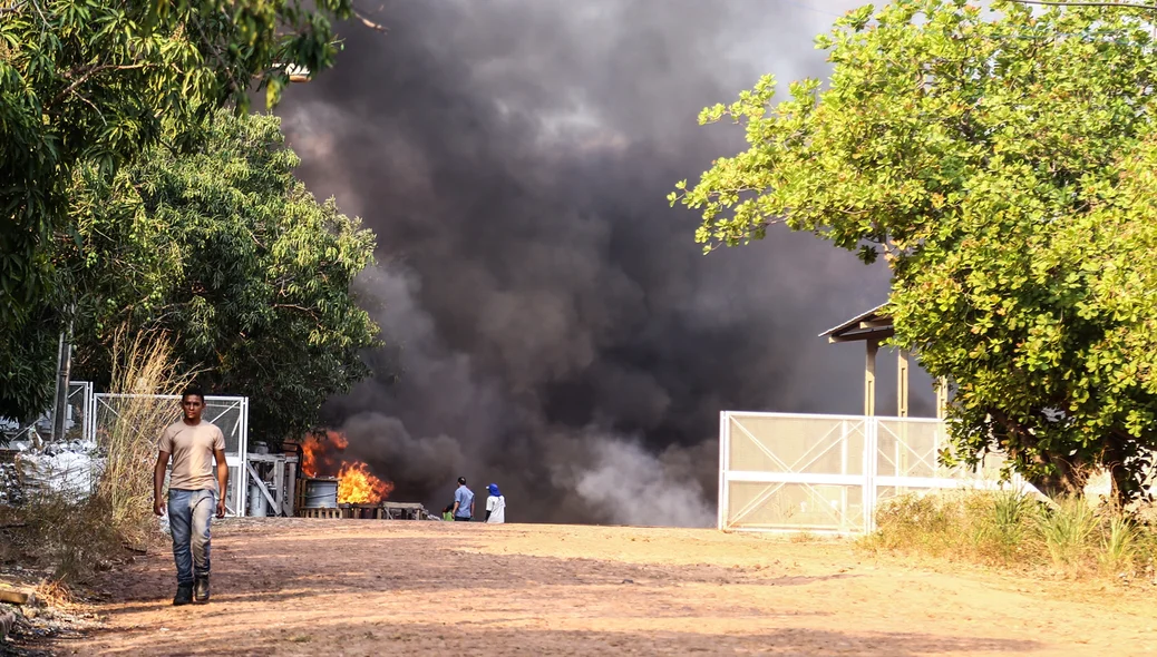 Incêndio atingiu setores do Almoxarifado