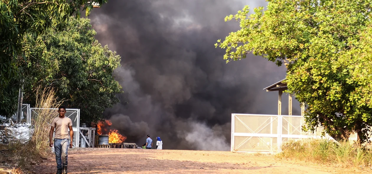 Incêndio atingiu setores do Almoxarifado
