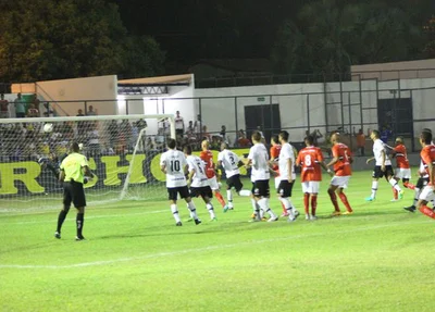 Goleiro Edson, do ABC, teve trabalho para segurar as investidas do River-PI
