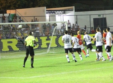 Goleiro Edson, do ABC, teve trabalho para segurar as investidas do River-PI