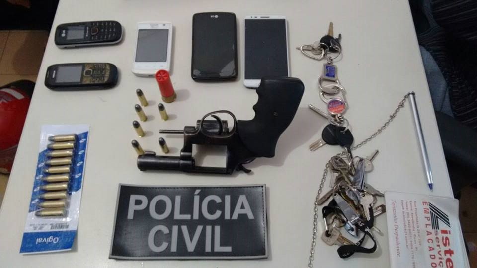 Material apreendido pela polícia.