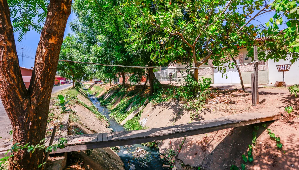 Ponte feita por moradores