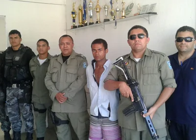 Carrapicho preso em Simões