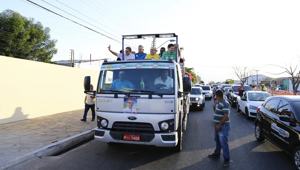 Carreata Firmino Filho na avenida Gil Martins em Teresina 