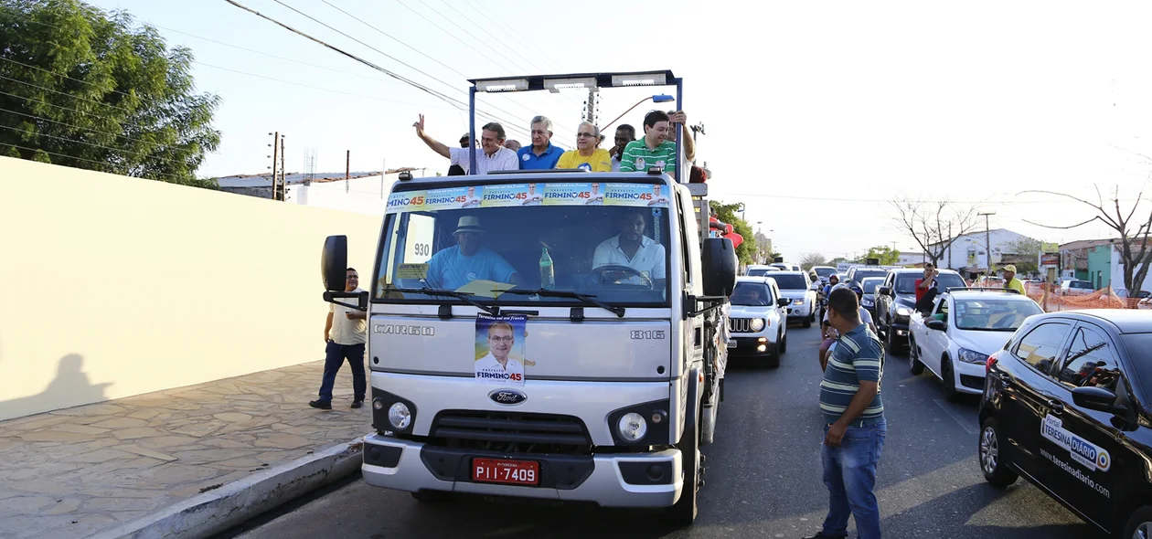 Carreata Firmino Filho na avenida Gil Martins em Teresina 