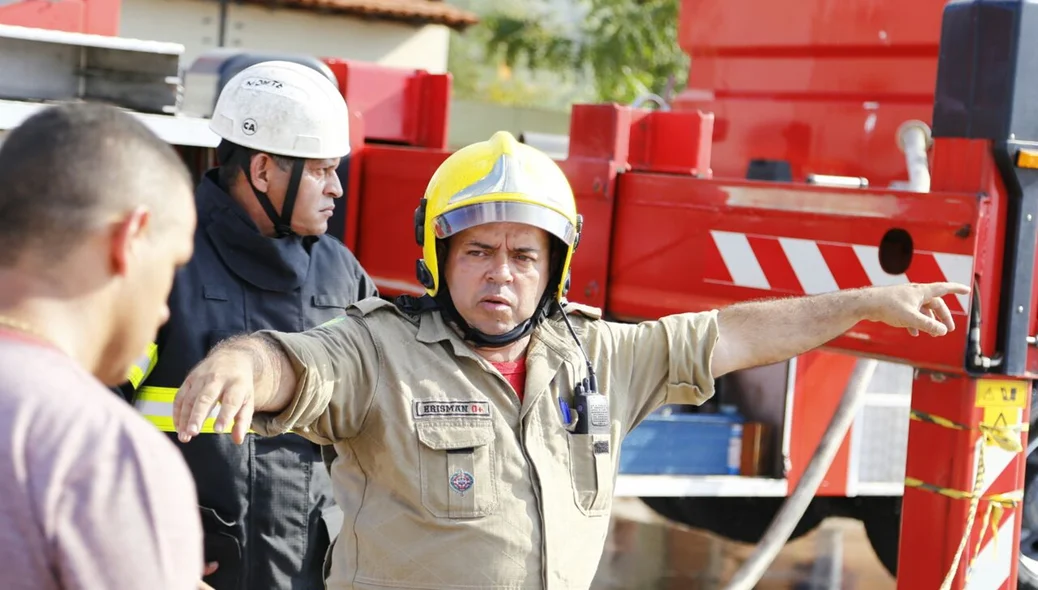 Corpo de Bombeiros durante incêndio em Teresina