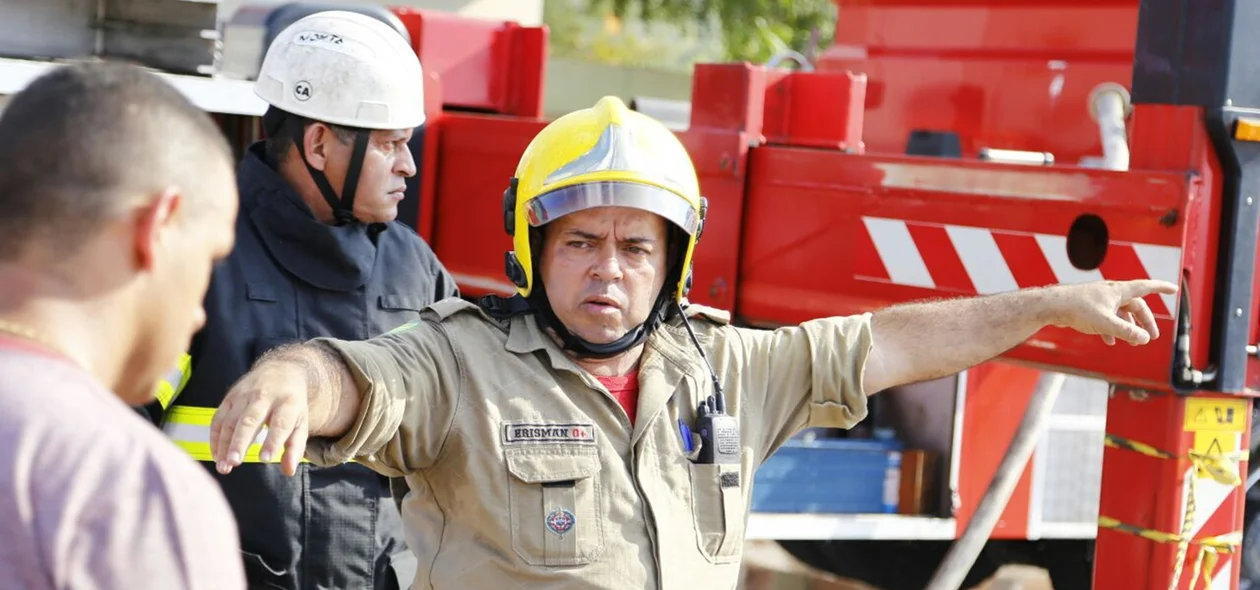 Corpo de Bombeiros durante incêndio em Teresina