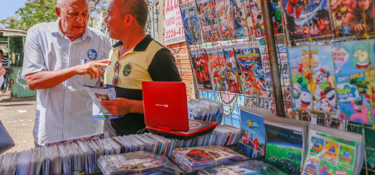 Dr. Pessoa conversa com vendedores na zona sul de Teresina