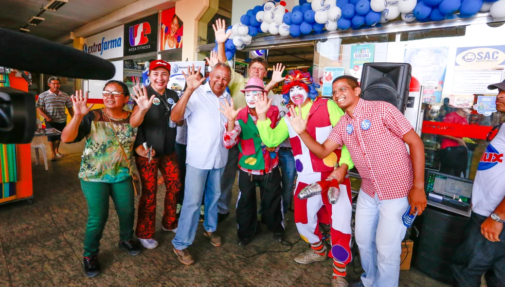 Dr. Pessoa em caminhada na zona sul de Teresina