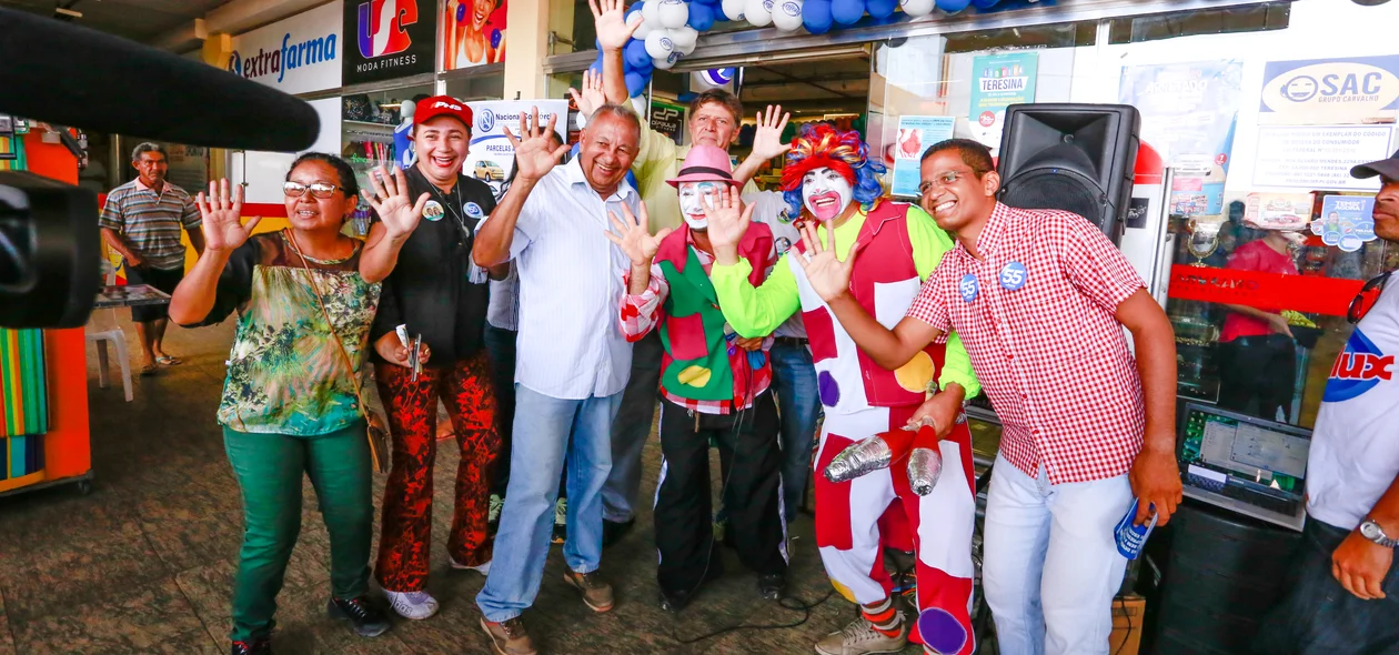 Dr. Pessoa em caminhada na zona sul de Teresina
