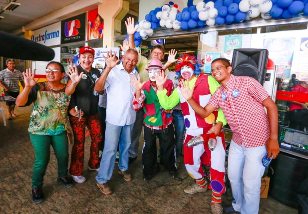 Dr. Pessoa em caminhada na zona sul de Teresina