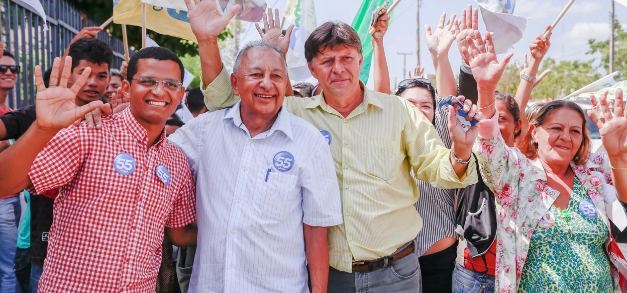 Dr. Pessoa realiza caminhada na zona sul de Teresina