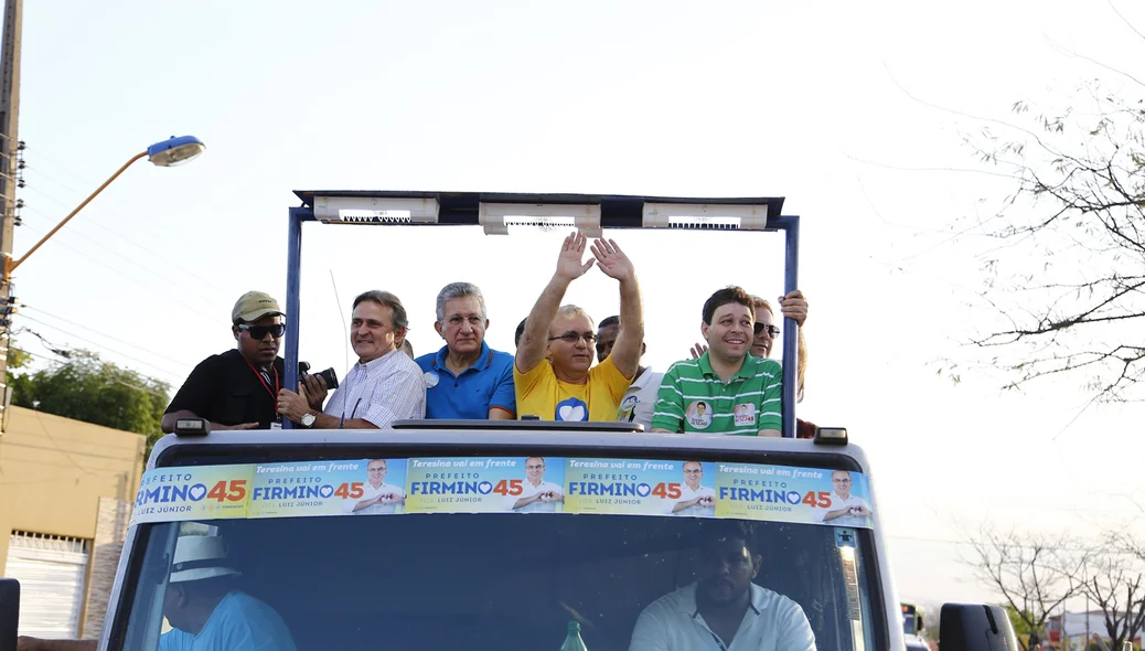 Firmino faz carreata em Teresina 