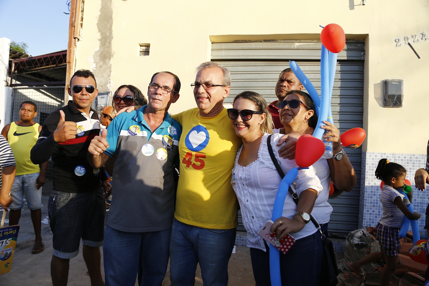 Firmino Filho recebendo o carinho do povo na carreata 