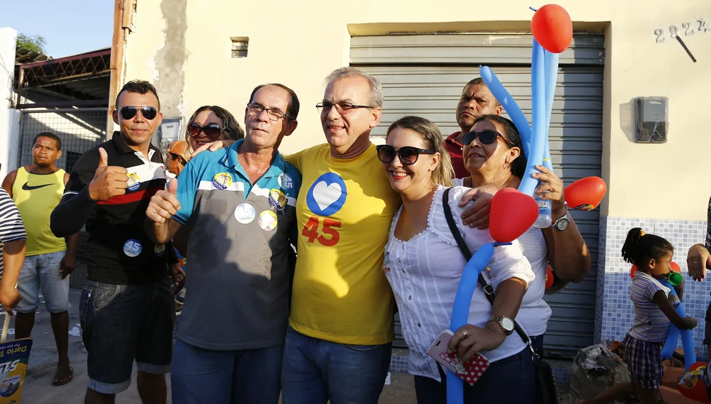 Firmino Filho recebendo o carinho do povo na carreata 