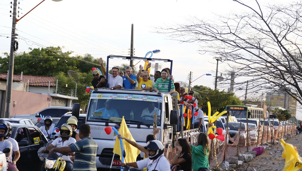 Firmino na carreata em Teresina 