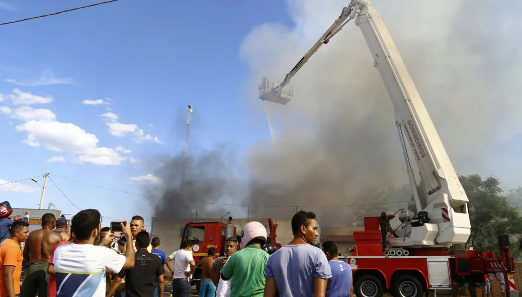 Incêndio em depósito da Pax União em Teresina