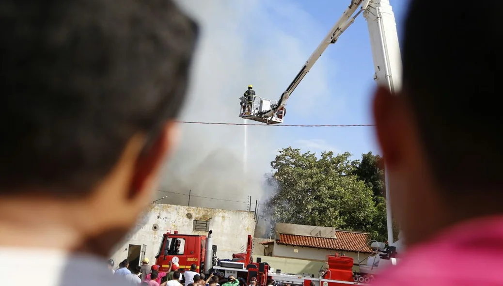 Incêndio em depósito da Pax União em Teresina