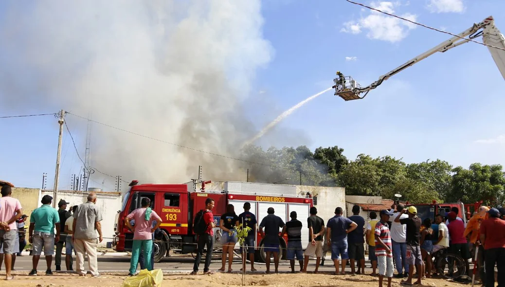 Incêndio em depósito da Pax União em Teresina