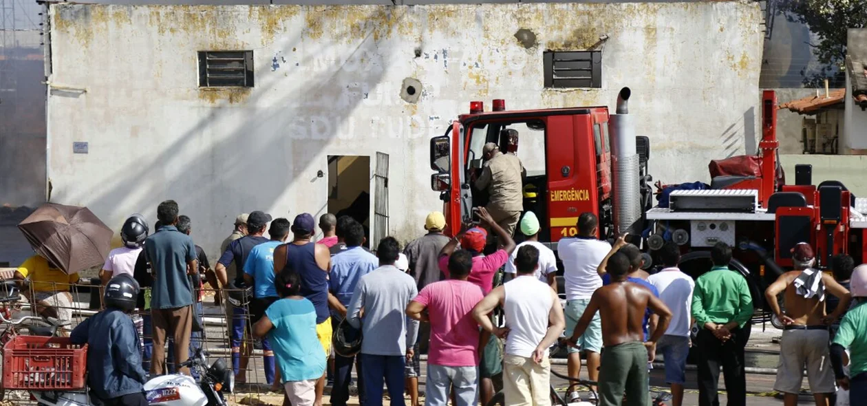 Incêndio em depósito da Pax União em Teresina