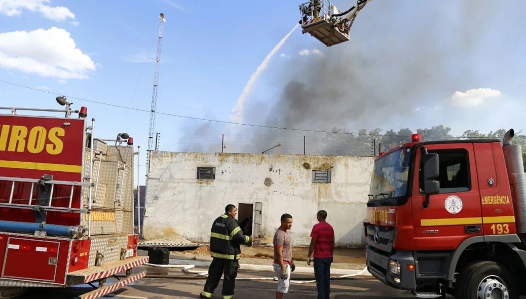 Incêndio em depósito da Pax União em Teresina